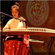 Clase de instrumento musical tradicional chino  Guzheng , profesora profesional China